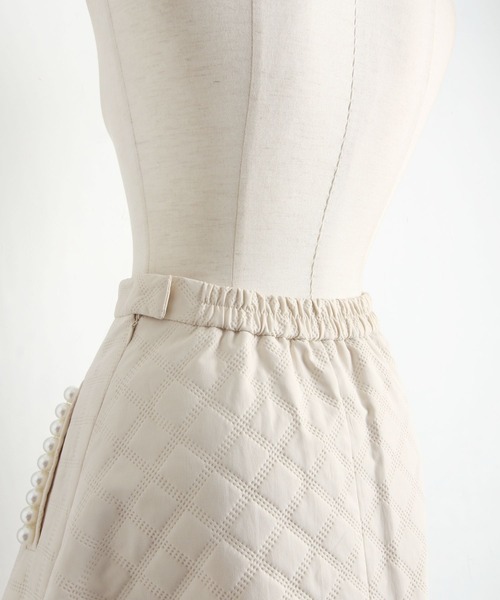 tocco closet（トッコ　クローゼット）の「ポケットパール付きエンボスキルティングタックフレアスカート（スカート・レディース・ブラック/ライトベージュ/ピンク/ネイビー/カーキ/グレー系その他・M）」の21枚目の写真