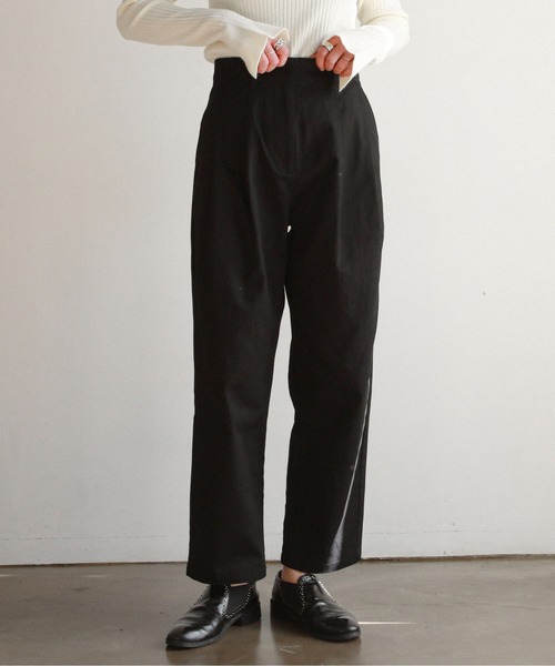 feepur（フェピュール）の「コットンタックパンツ（チノパンツ・レディース・アイボリー/ブラック/ベージュ・SMALL/MEDIUM）」の2枚目の写真