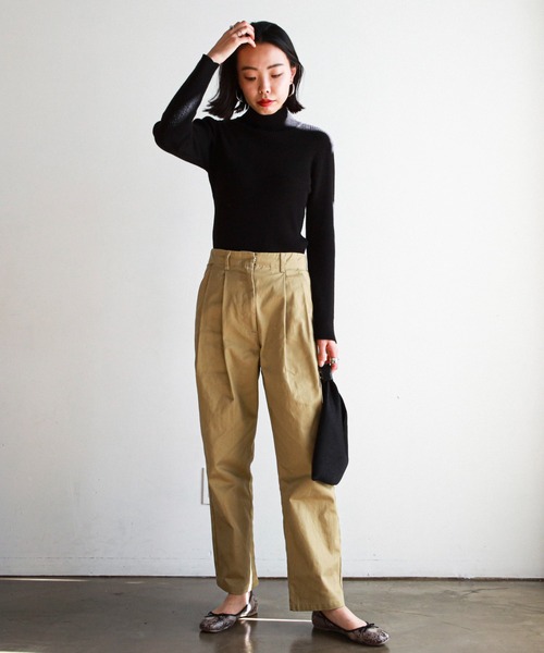 feepur（フェピュール）の「コットンタックパンツ（チノパンツ・レディース・アイボリー/ブラック/ベージュ・SMALL/MEDIUM）」の17枚目の写真