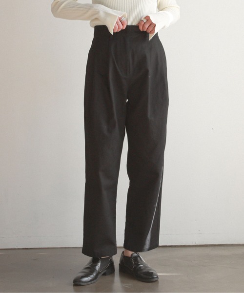 feepur（フェピュール）の「コットンタックパンツ（チノパンツ・レディース・アイボリー/ブラック/ベージュ・SMALL/MEDIUM）」の4枚目の写真