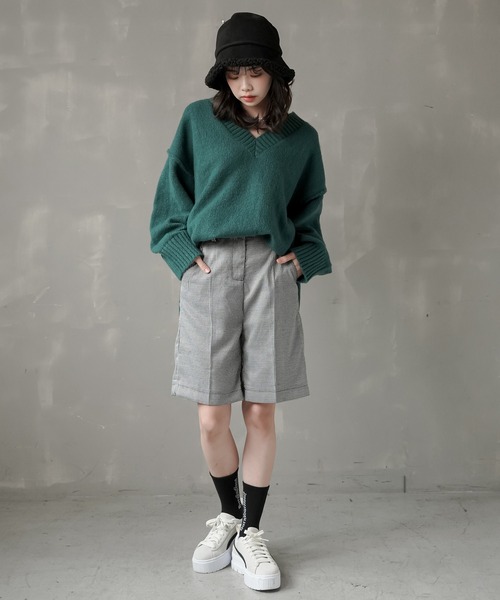 SPINNS（スピンズ）の「【ゆるシルエット】Vネック カラーニット（ニット/セーター・レディース・ピンク/オフホワイト/ブルー/グリーン/ブラック・ONESIZE）」の14枚目の写真