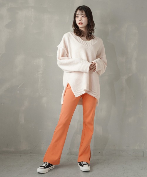 SPINNS（スピンズ）の「【ゆるシルエット】Vネック カラーニット（ニット/セーター・レディース・ピンク/オフホワイト/ブルー/グリーン/ブラック・ONESIZE）」の16枚目の写真