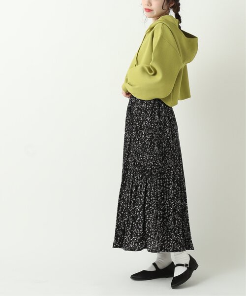 RAY CASSIN(レイカズン)の「小花柄消しプリーツスカート(スカート・レディース・ブラック/オフホワイト/ラベンダー・FREE)」の5枚目の写真