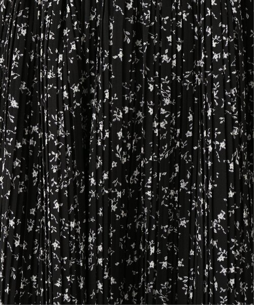 RAY CASSIN(レイカズン)の「小花柄消しプリーツスカート(スカート・レディース・ブラック/オフホワイト/ラベンダー・FREE)」の7枚目の写真