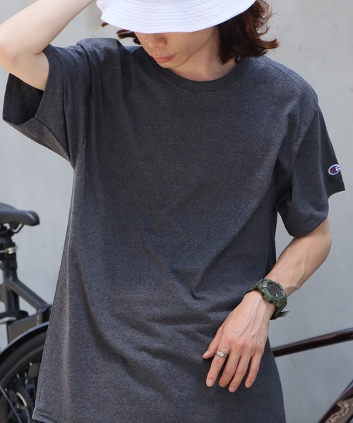 Champion(チャンピオン)の「Champion/チャンピオン コットン ワッペン Tシャツ 無地T トップス(Tシャツ/カットソー・メンズ・チャコール/ダークグリーン/パープル/グレー/アッシュ/ホワイト/ブラック/マルーン/ネイビー/レッド/ロイヤルブルー/オレンジ/サンドベージュ/ケリーグリーン/オリーブ/オートミール/ライトブルー・XL/L/S/M)」の18枚目の写真