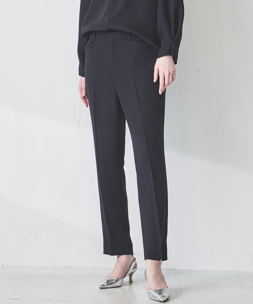 la.f…（ラエフ）の「【WEB別注カラーあり】ダブルクロステーパードパンツ《セットアップ対応/洗濯機で洗える》（その他パンツ・レディース・ブラック/ネイビー/グレー/カーキ/キャメル・11号/9号/7号）」の5枚目の写真