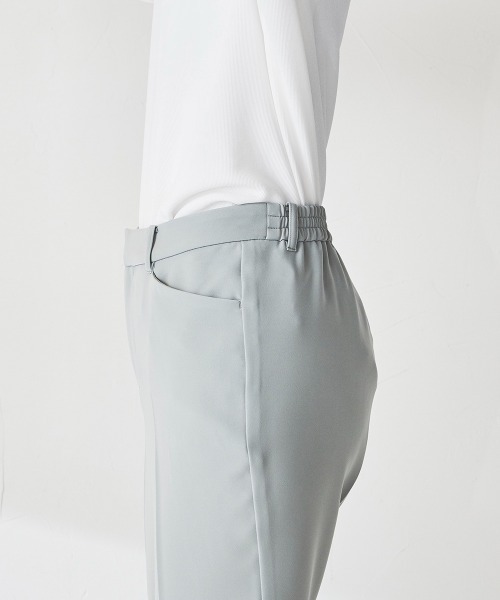 la.f…（ラエフ）の「【WEB別注カラーあり】ダブルクロステーパードパンツ《セットアップ対応/洗濯機で洗える》（その他パンツ・レディース・ブラック/ネイビー/グレー/カーキ/キャメル・11号/9号/7号）」の7枚目の写真