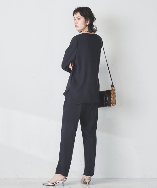 la.f…（ラエフ）の「【WEB別注カラーあり】ダブルクロステーパードパンツ《セットアップ対応/洗濯機で洗える》（その他パンツ・レディース・ブラック/ネイビー/グレー/カーキ/キャメル・11号/9号/7号）」の19枚目の写真