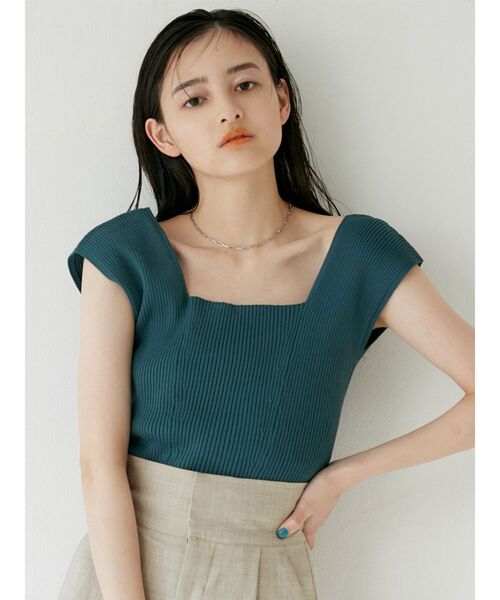 MURUA(ムルーア)の「バックオープンアシメニットタンク(タンクトップ・レディース・ホワイト/ブラック/ダークグリーン/ブルー/パープル/モカ・FREE)」の4枚目の写真