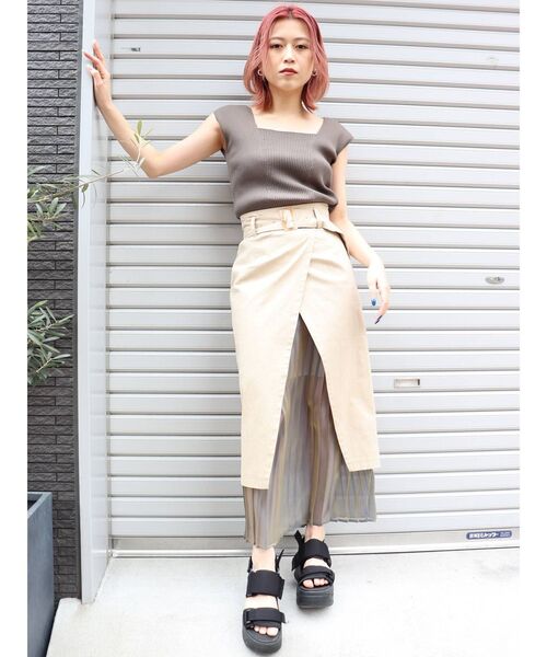 MURUA(ムルーア)の「バックオープンアシメニットタンク(タンクトップ・レディース・ホワイト/ブラック/ダークグリーン/ブルー/パープル/モカ・FREE)」の18枚目の写真