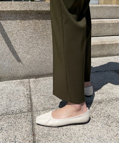 StyleSea（スタイルシー）の「スクエアトゥギャザーフラットシューズ（パンプス・レディース・アイボリー/ベージュ/ブラック・25cm/24.5cm/23cm/23.5cm/24cm）」の9枚目の写真