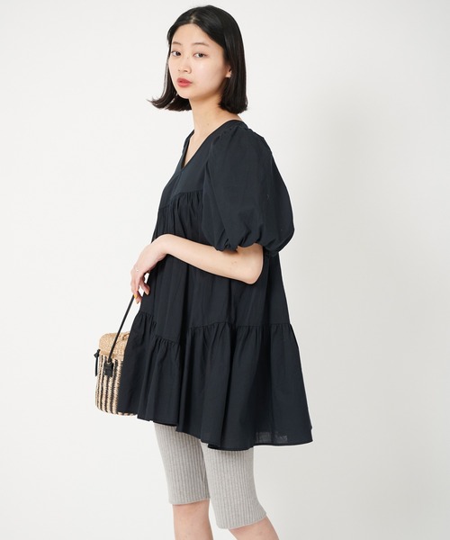 U by SPICK&SPAN（ユーバイスピックアンドスパン）の「アシンメトリーティアードチュニック（チュニック・レディース・ブラック/ピンク・FREE）」の3枚目の写真