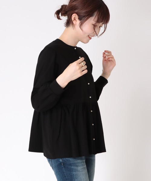 Jines(ジネス)の「強撚シルケット・丸首×ボタン付きぺプラムブラウス(シャツ/ブラウス・レディース・ブラック/オフホワイト/ブルー・38)」の11枚目の写真