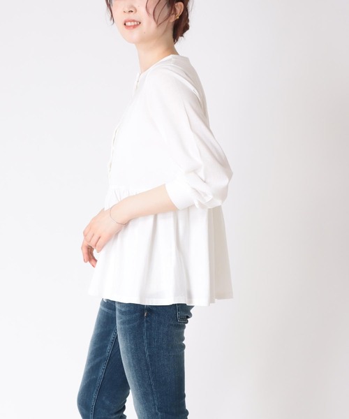Jines(ジネス)の「強撚シルケット・丸首×ボタン付きぺプラムブラウス(シャツ/ブラウス・レディース・ブラック/オフホワイト/ブルー・38)」の17枚目の写真
