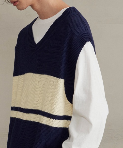 Revo.（レボ）の「Revo. パネルボーダー Vネック ルーズニットベスト（ベスト・メンズ・ブルー/ネイビー/オフホワイト・2/1）」の9枚目の写真