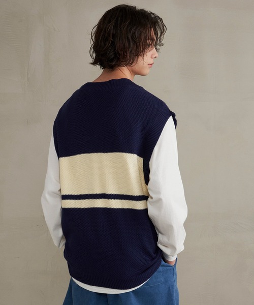 Revo.（レボ）の「Revo. パネルボーダー Vネック ルーズニットベスト（ベスト・メンズ・ブルー/ネイビー/オフホワイト・2/1）」の6枚目の写真