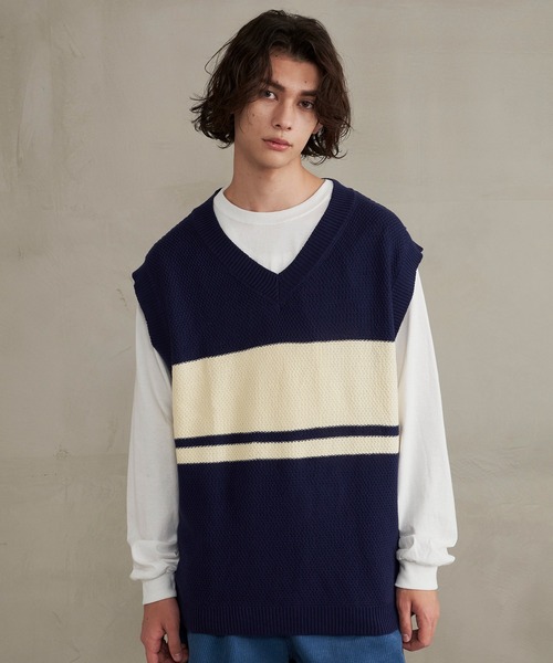 Revo.（レボ）の「Revo. パネルボーダー Vネック ルーズニットベスト（ベスト・メンズ・ブルー/ネイビー/オフホワイト・2/1）」の7枚目の写真