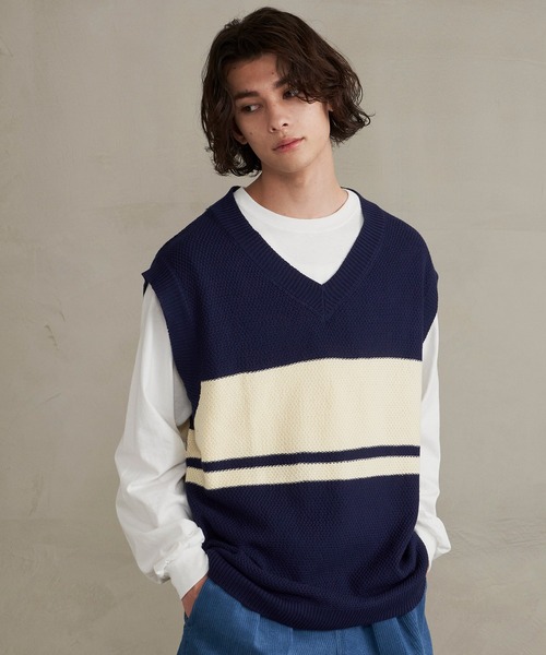 Revo.（レボ）の「Revo. パネルボーダー Vネック ルーズニットベスト（ベスト・メンズ・ブルー/ネイビー/オフホワイト・2/1）」の4枚目の写真