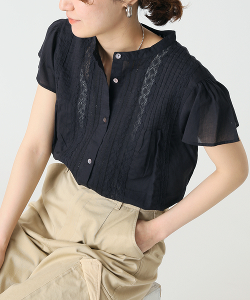 B.C STOCK(ベーセーストック)の「タックレース フレンチスリーブブラウス(シャツ/ブラウス・レディース・ホワイト/ネイビー/ブラウン・FREE)」の3枚目の写真