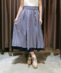 連ボタンミディスカート