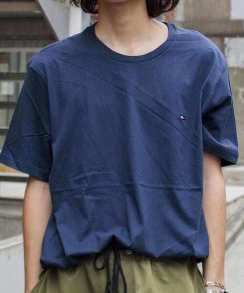 TOMMY HILFIGER(トミーヒルフィガー)の「【TOMMYHILFIGER/トミーヒルフィガー】コア フラッグ クルーネックTシャツ オーバーサイズ 09T3139 ワンポイント刺繍 ビッグシルエット(Tシャツ/カットソー・メンズ・ホワイト/ブラック/ネイビー・M/L/XL)」の14枚目の写真