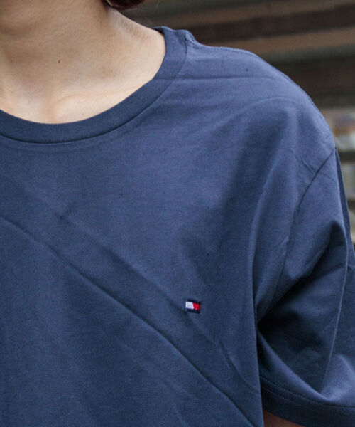TOMMY HILFIGER(トミーヒルフィガー)の「【TOMMYHILFIGER/トミーヒルフィガー】コア フラッグ クルーネックTシャツ オーバーサイズ 09T3139 ワンポイント刺繍 ビッグシルエット(Tシャツ/カットソー・メンズ・ホワイト/ブラック/ネイビー・M/L/XL)」の15枚目の写真