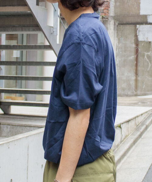 TOMMY HILFIGER(トミーヒルフィガー)の「【TOMMYHILFIGER/トミーヒルフィガー】コア フラッグ クルーネックTシャツ オーバーサイズ 09T3139 ワンポイント刺繍 ビッグシルエット(Tシャツ/カットソー・メンズ・ホワイト/ブラック/ネイビー・M/L/XL)」の16枚目の写真