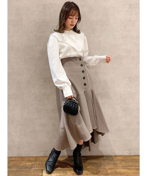 dazzlin（ダズリン）の「ラッフルカラー付オープンショルダースリーブブラウス（シャツ/ブラウス・レディース・オフホワイト/モカ/その他1・FREE）」の20枚目の写真