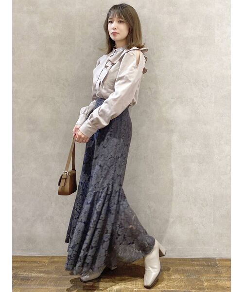 dazzlin（ダズリン）の「ラッフルカラー付オープンショルダースリーブブラウス（シャツ/ブラウス・レディース・オフホワイト/モカ/その他1・FREE）」の16枚目の写真