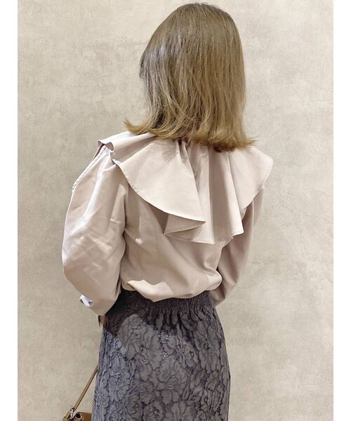 dazzlin（ダズリン）の「ラッフルカラー付オープンショルダースリーブブラウス（シャツ/ブラウス・レディース・オフホワイト/モカ/その他1・FREE）」の17枚目の写真