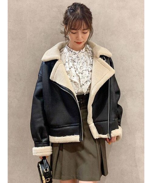 dazzlin（ダズリン）の「ラッフルカラー付オープンショルダースリーブブラウス（シャツ/ブラウス・レディース・オフホワイト/モカ/その他1・FREE）」の6枚目の写真