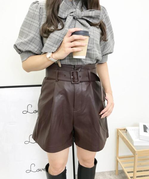 INGNI（イング）の「共ベルト付フェイクレザーキュロットパンツ（その他パンツ・レディース・ブラウン/アイボリー/ブラック・FREE）」の4枚目の写真