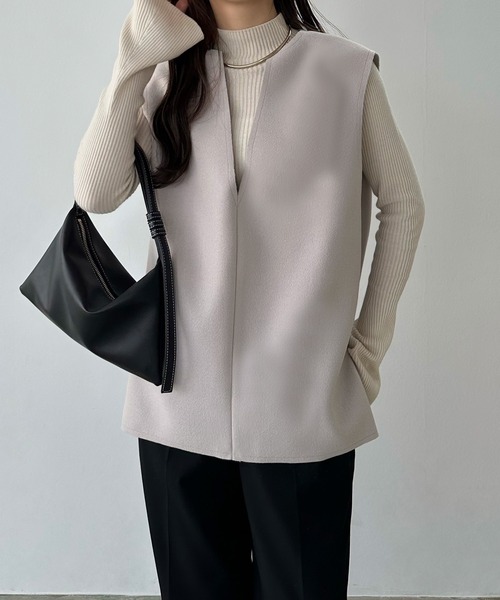 callautia（カラウティア）の「深Vネックベスト（ベスト・レディース・ブラック/ダークベージュ/グレイッシュベージュ/ダークブラウン/オリーブ/グレー/グリーン/ダークグレー/ライトグレー・SMALL/MEDIUM/LARGE/X-LARGE）」の10枚目の写真