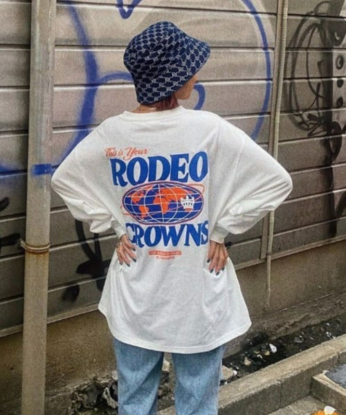 RODEO CROWNS WIDE BOWL(ロデオクラウンズワイドボウル)の「WORLDクラウンロゴL/S Tシャツ WL(Tシャツ/カットソー・レディース・ホワイト/ブラック/ブルー・FREE)」の4枚目の写真
