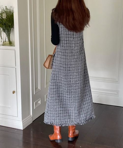 emi+（エミプラス）の「ツイードサイドスラッシュフリンジVネック