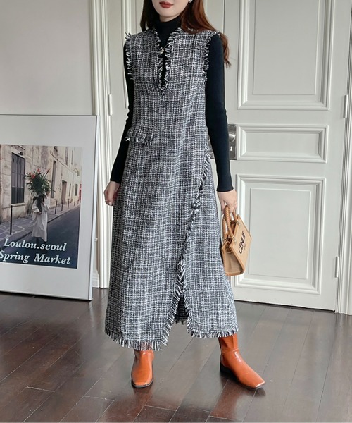 emi+（エミプラス）の「ツイードサイドスラッシュフリンジVネック