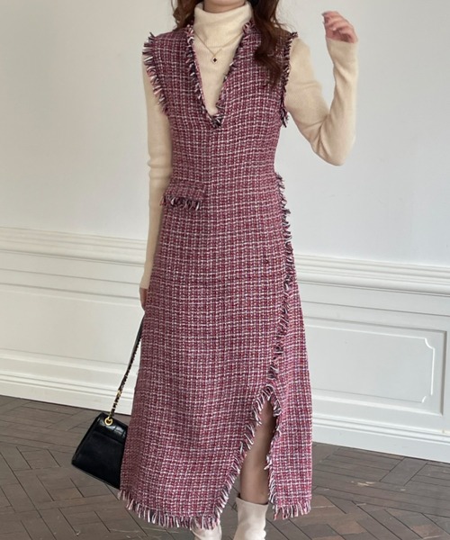 emi+（エミプラス）の「ツイードサイドスラッシュフリンジVネック