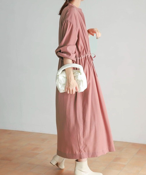 URBAN RESEARCH DOORS(アーバンリサーチドアーズ)の「ウエストマークギャザーワンピース(ワンピース・レディース・キャメル/パープル/ネイビー/ピンク・MEDIUM)」の5枚目の写真