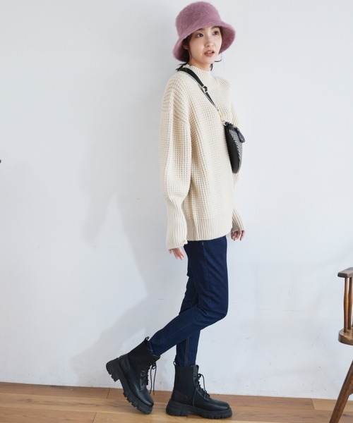 FREE'S MART（フリーズマート）の「◆ワッフルハイネックルーズニット（ニット/セーター・レディース・ホワイト/ブラウン/ブルー・FREE）」の7枚目の写真