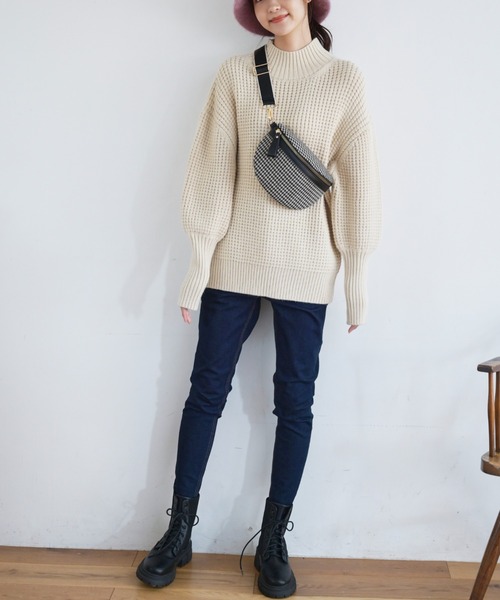 FREE'S MART（フリーズマート）の「◆ワッフルハイネックルーズニット（ニット/セーター・レディース・ホワイト/ブラウン/ブルー・FREE）」の4枚目の写真