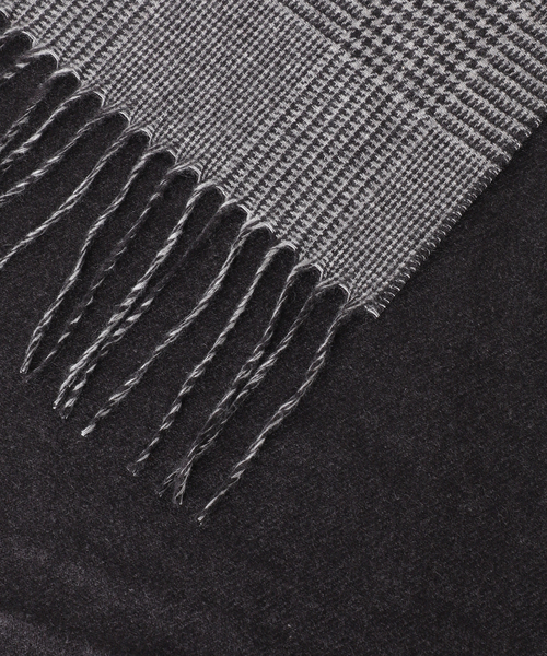 PIACENZA（ピアチェンツァ）の「【PIACENZA】DALLAS シルクカシミヤ Wフェイス グレンチェック マフラー（マフラー・メンズ・チャコールグレー/コバルトブルー・FREE）」の4枚目の写真