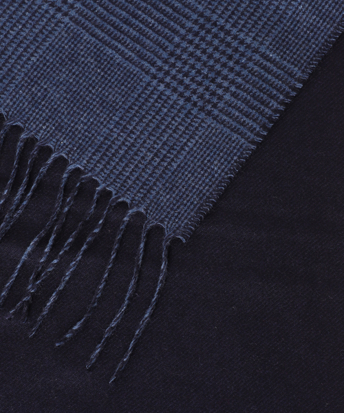 PIACENZA（ピアチェンツァ）の「【PIACENZA】DALLAS シルクカシミヤ Wフェイス グレンチェック マフラー（マフラー・メンズ・チャコールグレー/コバルトブルー・FREE）」の3枚目の写真