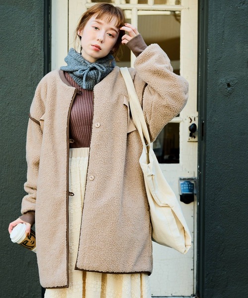 Crisp(クリスプ)の「リバーシブルミリタリーボアコート(その他アウター・レディース・ベージュ/ブラウン・FREE)」の4枚目の写真