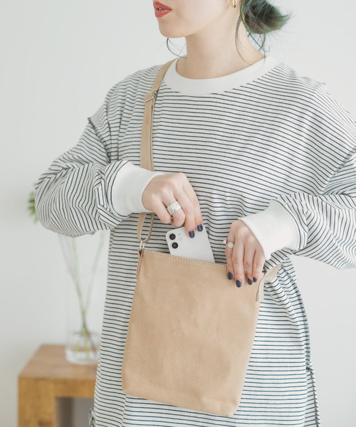 ITEMS URBANRESEARCH（アイテムズ アーバンリサーチ）の「PIG LEATHER ミニショルダーバッグ（ショルダーバッグ・メンズ・ベージュ/ブラック/グレー・-）」の8枚目の写真