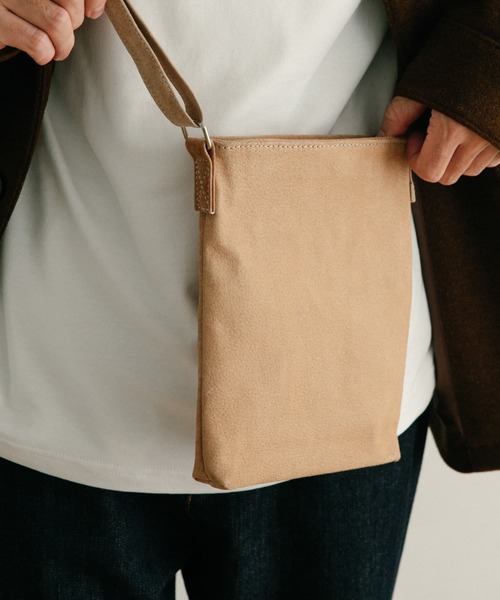 ITEMS URBANRESEARCH（アイテムズ アーバンリサーチ）の「PIG LEATHER ミニショルダーバッグ（ショルダーバッグ・メンズ・ベージュ/ブラック/グレー・-）」の10枚目の写真