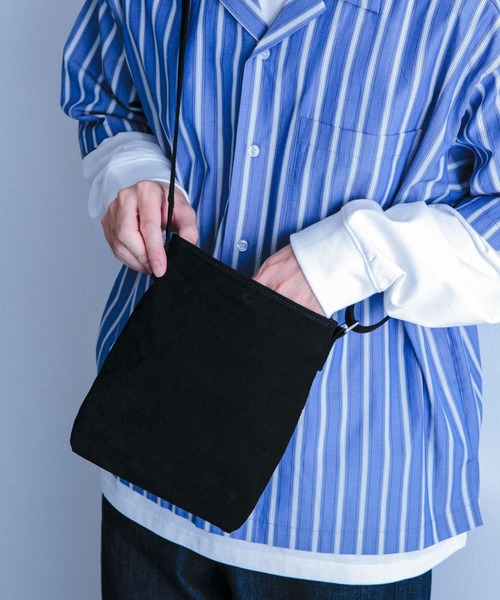 ITEMS URBANRESEARCH（アイテムズ アーバンリサーチ）の「PIG LEATHER ミニショルダーバッグ（ショルダーバッグ・メンズ・ベージュ/ブラック/グレー・-）」の11枚目の写真