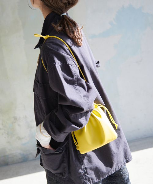 SLOBE IENA(スローブイエナ)の「【ESLOW/エスロー】SLOBE別注ドローストリングショルダーバッグ(ショルダーバッグ・レディース・イエロー・FREE)」の13枚目の写真