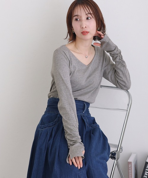 ElegChic(エレグシック)の「Vネック指空きTシャツ 長袖(Tシャツ/カットソー・レディース・グレイッシュベージュ/パープル/ネイビー/ライトグレー/カーキ/オフホワイト/チャコールグレー/杢グレー/ブラック・XL/3L/L/M/4L)」の5枚目の写真
