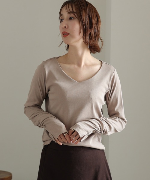 ElegChic(エレグシック)の「Vネック指空きTシャツ 長袖(Tシャツ/カットソー・レディース・グレイッシュベージュ/パープル/ネイビー/ライトグレー/カーキ/オフホワイト/チャコールグレー/杢グレー/ブラック・XL/3L/L/M/4L)」の6枚目の写真
