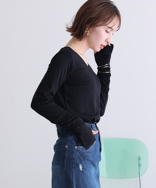 ElegChic(エレグシック)の「Vネック指空きTシャツ 長袖(Tシャツ/カットソー・レディース・グレイッシュベージュ/パープル/ネイビー/ライトグレー/カーキ/オフホワイト/チャコールグレー/杢グレー/ブラック・XL/3L/L/M/4L)」の11枚目の写真